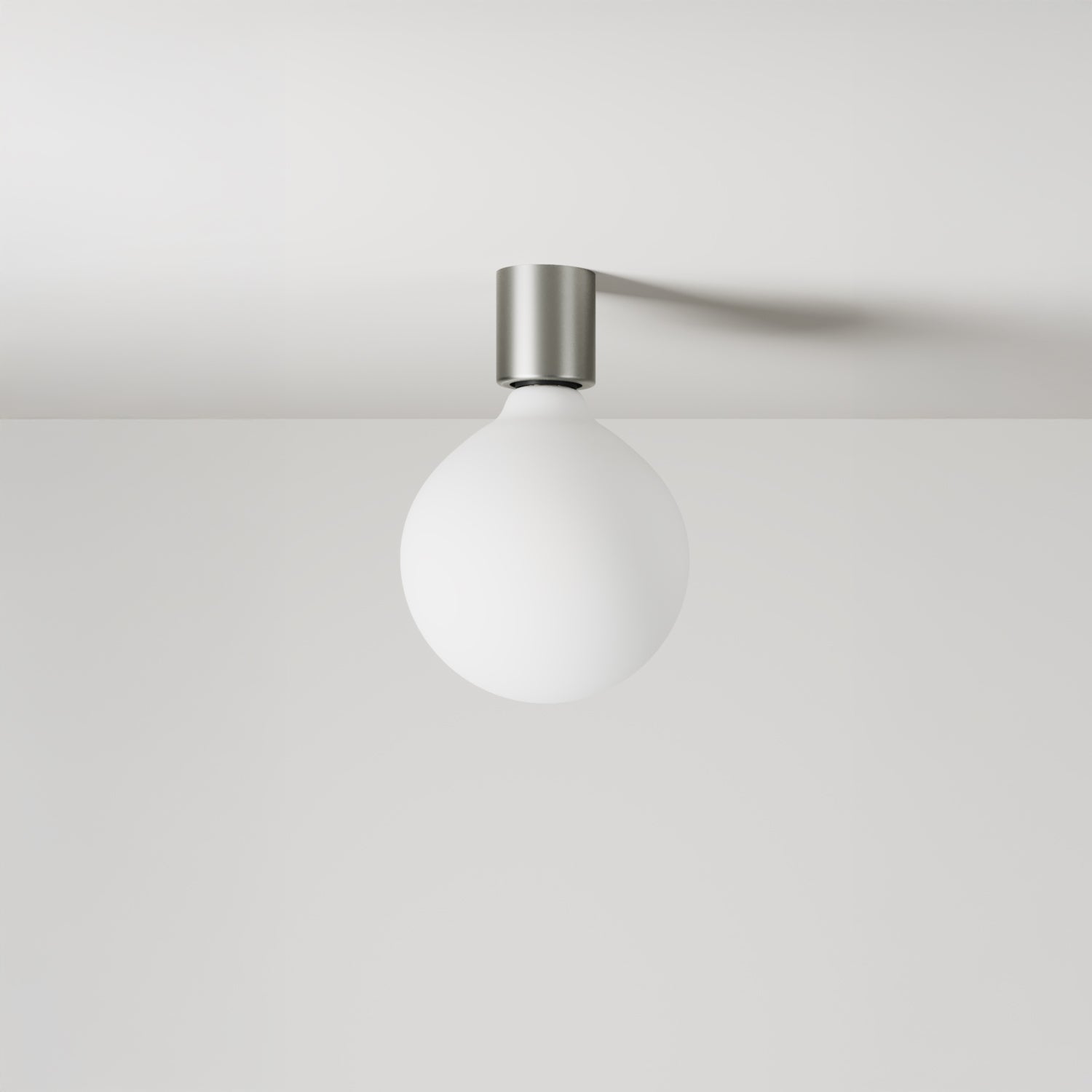Applique in metallo con lampadina globo effetto porcellana - Titanio satinato