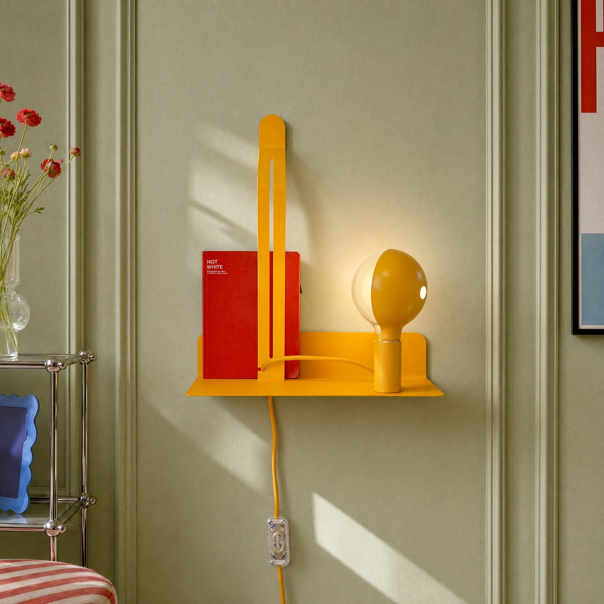 Lampada da parete con mensola e lampadina LED G125 verniciata - Murio Talia - Giallo