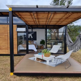 Tiny house in Colombia: dazzling & eco-friendly
